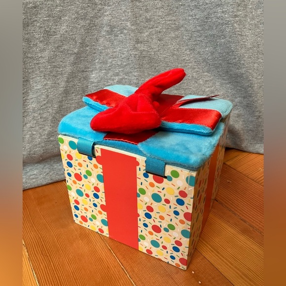Melissa & Doug Wooden Surprise Gift Toy Box w/ mirror & toys - Picture 1 of 8